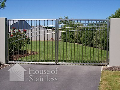 Stainless Steel Driveway Entry Gate Photo
